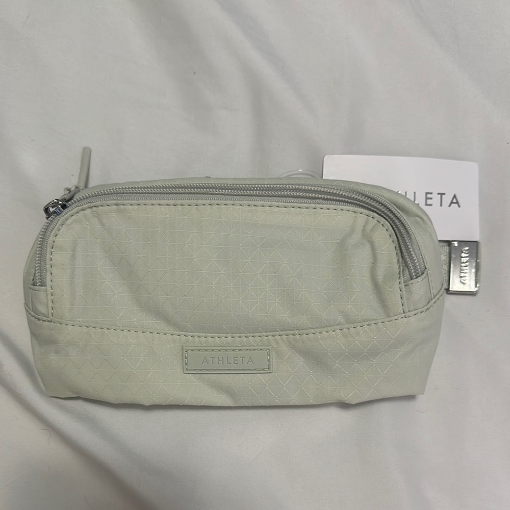 3/$60 NWT Athleta excursion waist bag Fanny pack mint green
